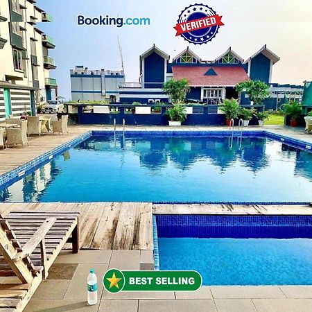 Gr Palace, In Front Of Sea-Beach With Breakfast, Swimming-Pool, Fully Air-Conditioned, Hotel With Parking Availability Пури Екстериор снимка