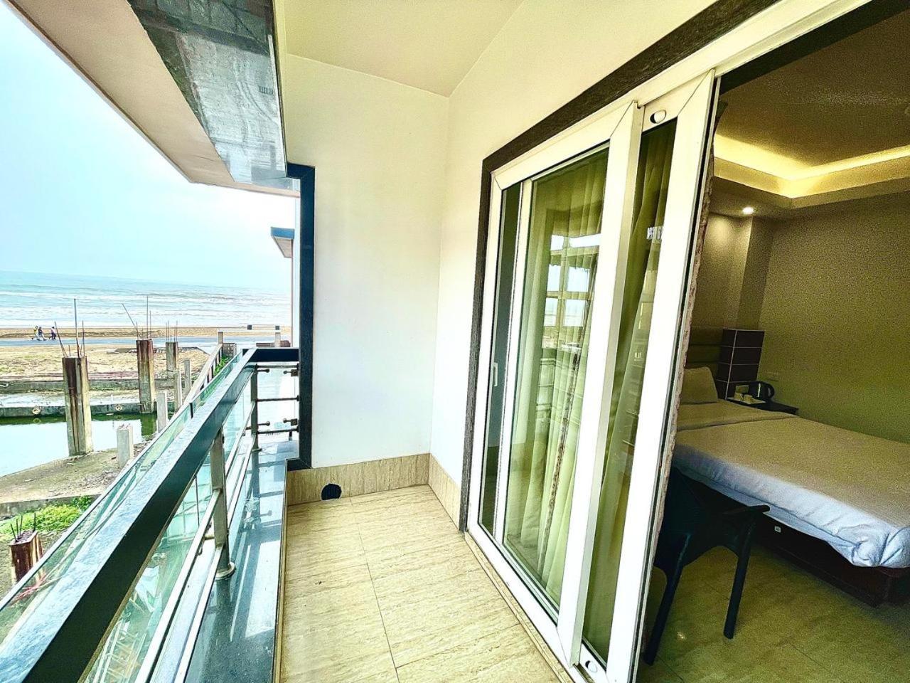 Gr Palace, In Front Of Sea-Beach With Breakfast, Swimming-Pool, Fully Air-Conditioned, Hotel With Parking Availability Пури Екстериор снимка