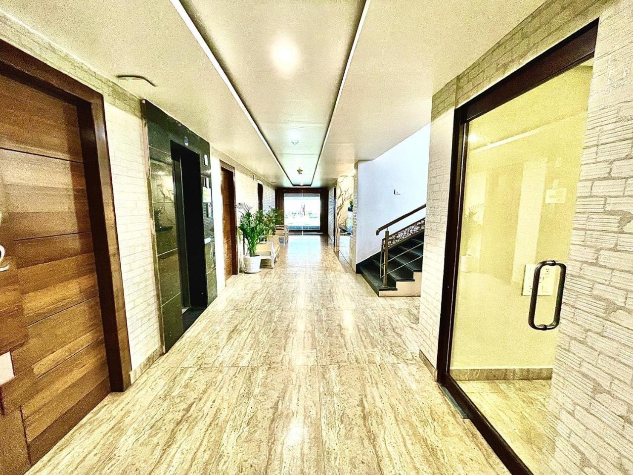 Gr Palace, In Front Of Sea-Beach With Breakfast, Swimming-Pool, Fully Air-Conditioned, Hotel With Parking Availability Пури Екстериор снимка