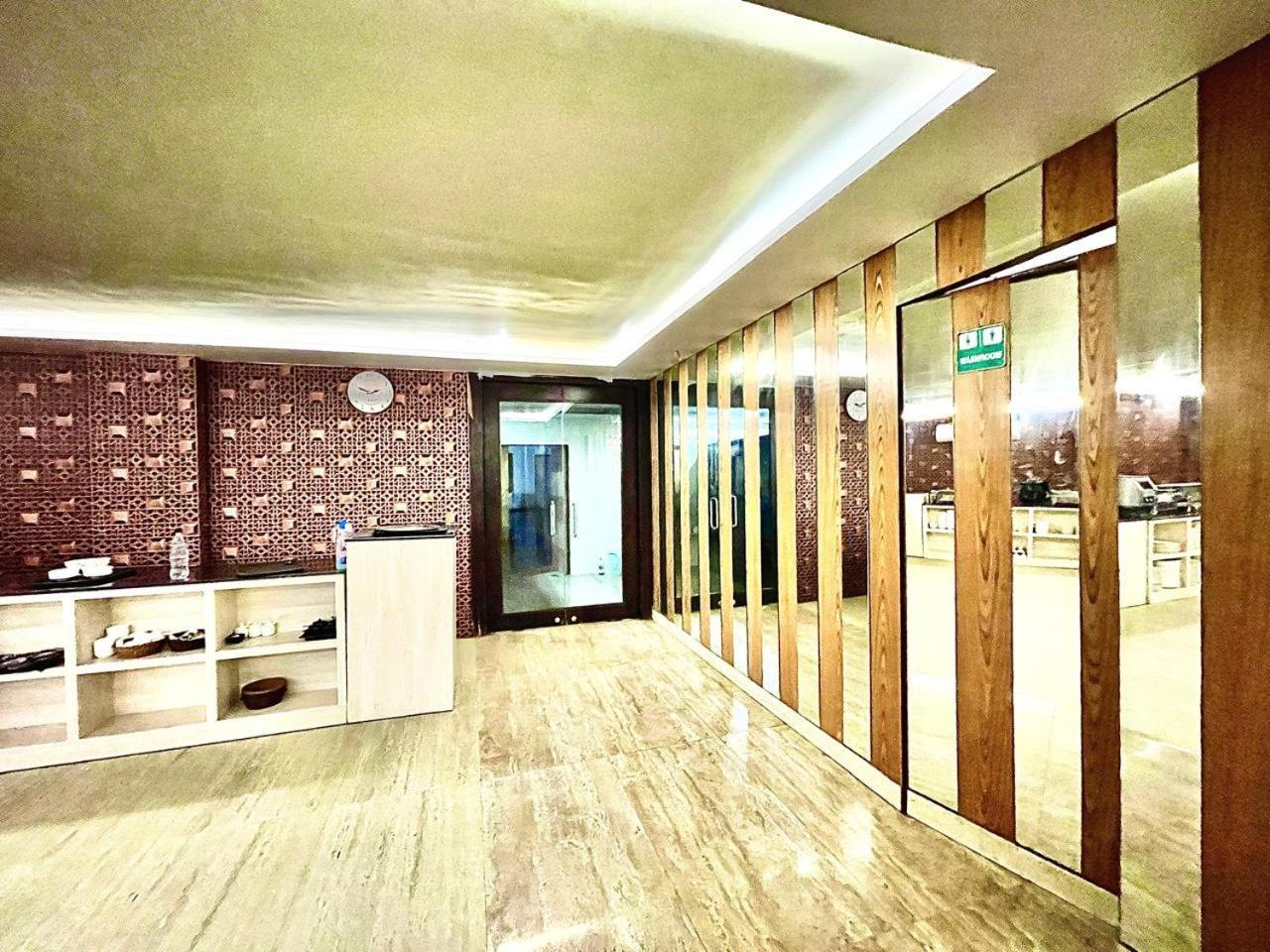 Gr Palace, In Front Of Sea-Beach With Breakfast, Swimming-Pool, Fully Air-Conditioned, Hotel With Parking Availability Пури Екстериор снимка