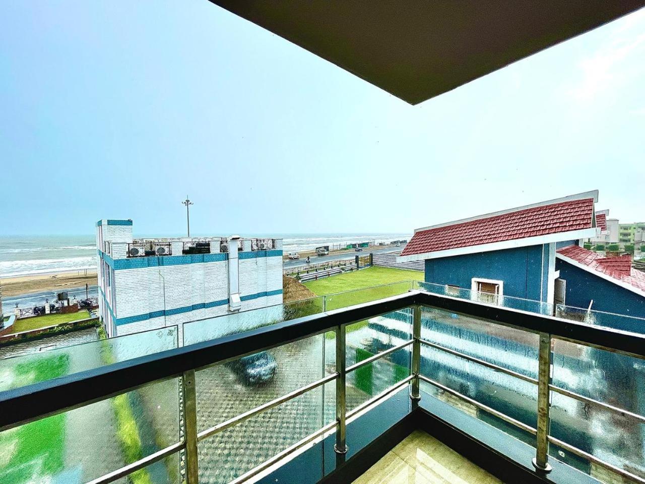 Gr Palace, In Front Of Sea-Beach With Breakfast, Swimming-Pool, Fully Air-Conditioned, Hotel With Parking Availability Пури Екстериор снимка