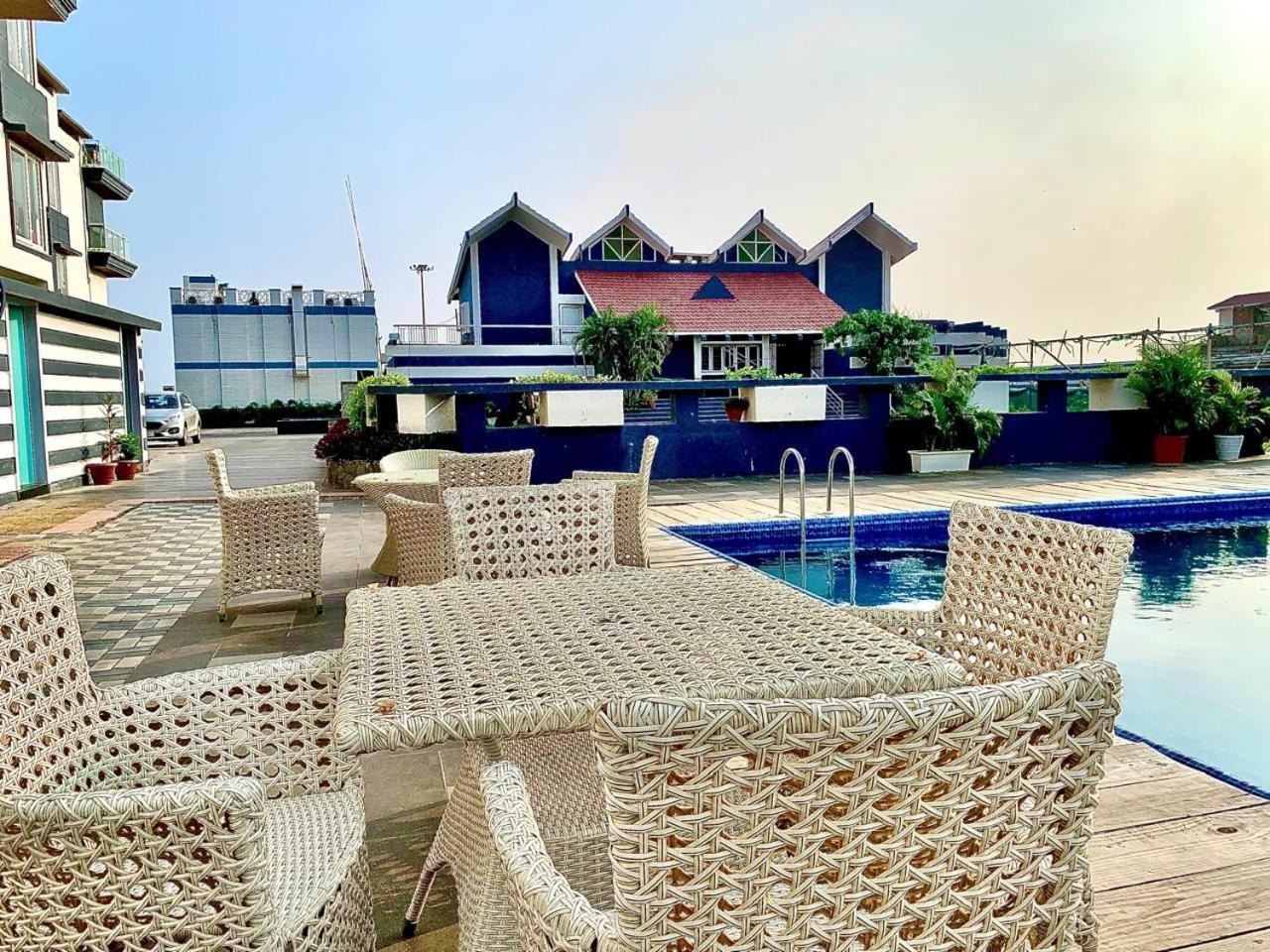 Gr Palace, In Front Of Sea-Beach With Breakfast, Swimming-Pool, Fully Air-Conditioned, Hotel With Parking Availability Пури Екстериор снимка