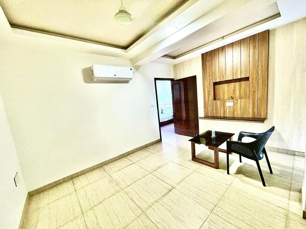 Gr Palace, In Front Of Sea-Beach With Breakfast, Swimming-Pool, Fully Air-Conditioned, Hotel With Parking Availability Пури Екстериор снимка