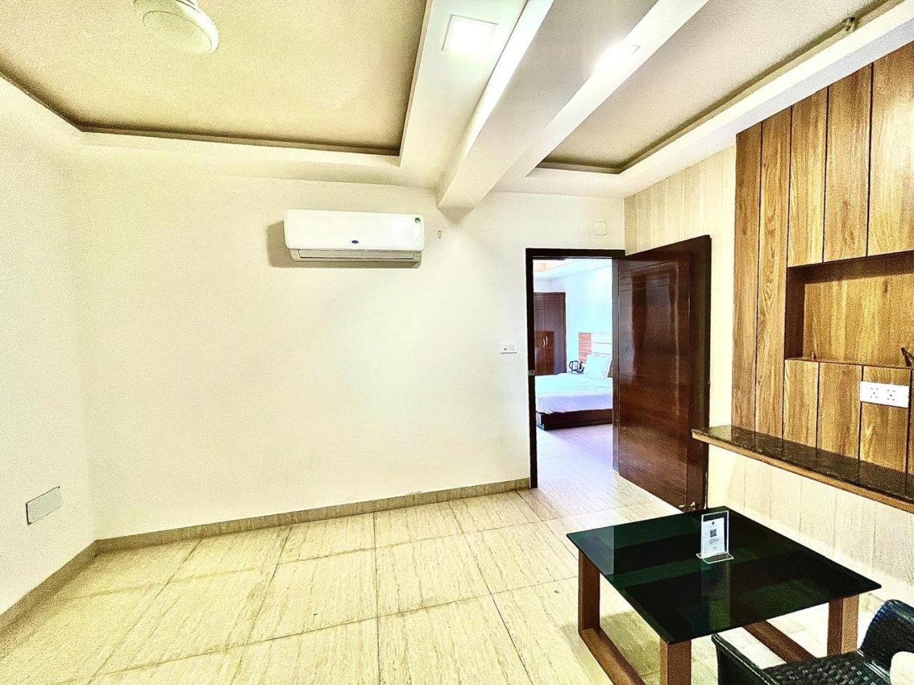 Gr Palace, In Front Of Sea-Beach With Breakfast, Swimming-Pool, Fully Air-Conditioned, Hotel With Parking Availability Пури Екстериор снимка