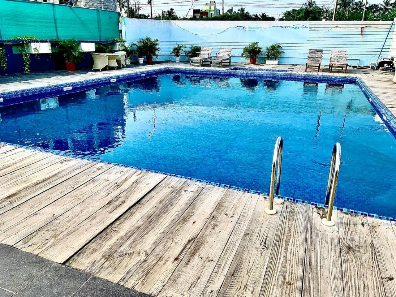 Gr Palace, In Front Of Sea-Beach With Breakfast, Swimming-Pool, Fully Air-Conditioned, Hotel With Parking Availability Пури Екстериор снимка