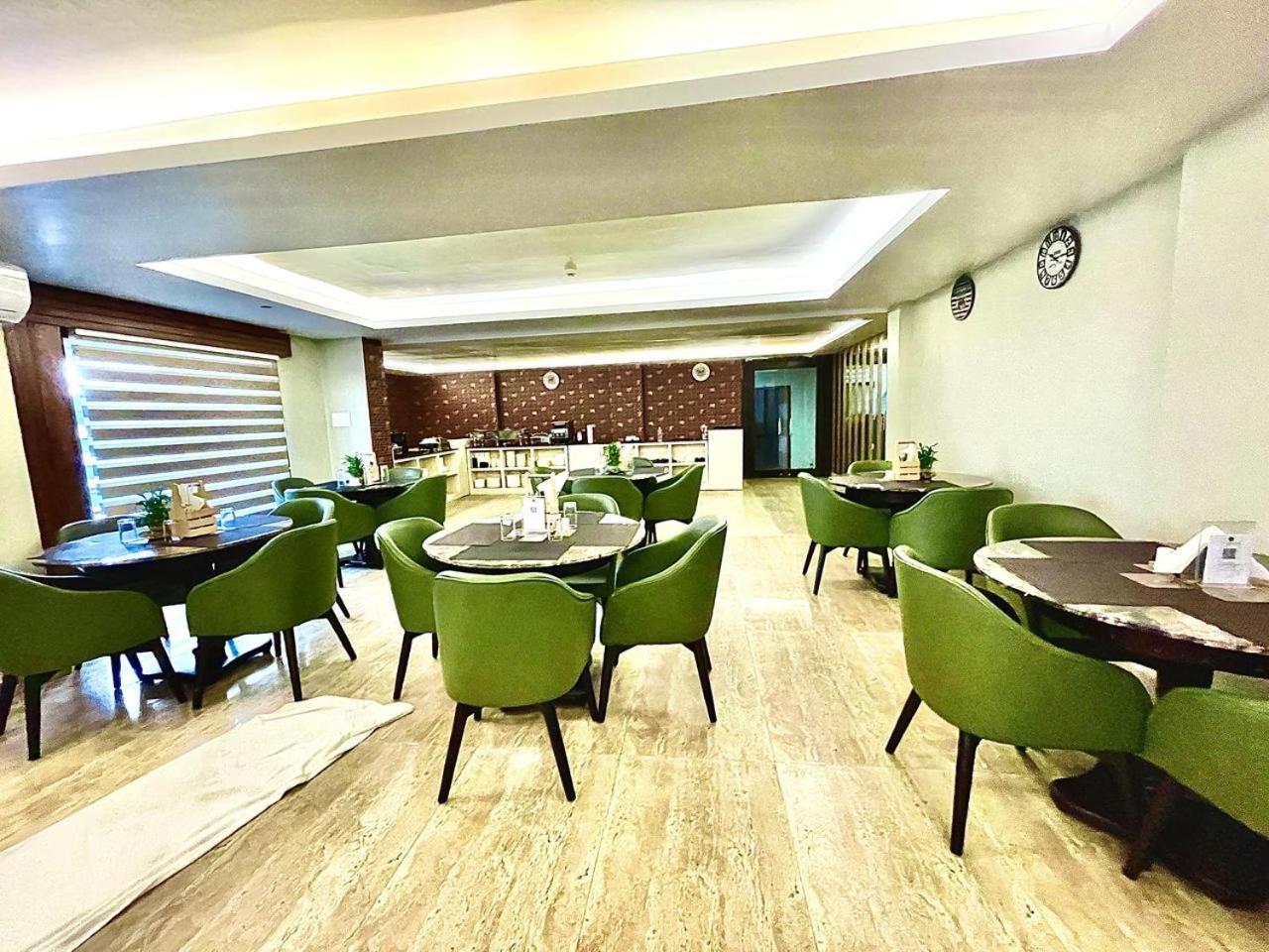 Gr Palace, In Front Of Sea-Beach With Breakfast, Swimming-Pool, Fully Air-Conditioned, Hotel With Parking Availability Пури Екстериор снимка